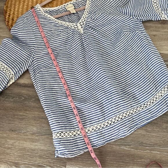 Chico’s linen blue & white striped crochet trim blouse - Picture 4 of 6